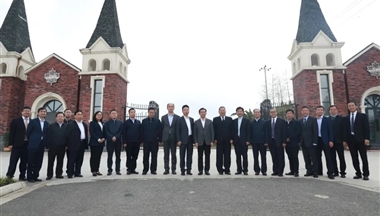 銅仁市市委副書記、市長陳少榮一行赴鐵騎力士集團考察