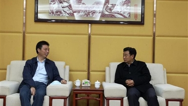 銅仁市碧江區(qū)區(qū)委書(shū)記陳代文赴100萬(wàn)高品質(zhì)蛋雞項(xiàng)目現(xiàn)場(chǎng)進(jìn)